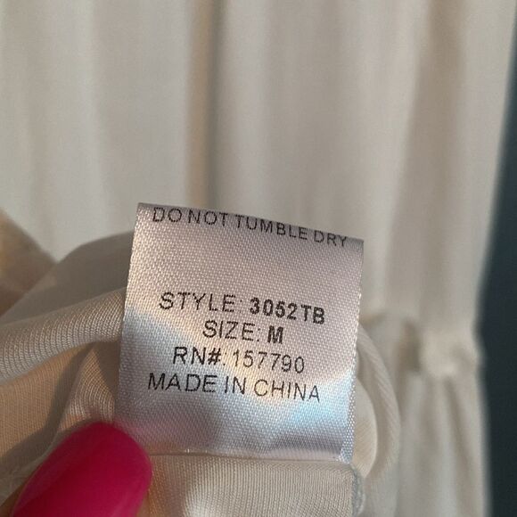 Ladies Pinch Tiered white high neck ruffled sleeveless top keyhole back Medium - Picture 8 of 8